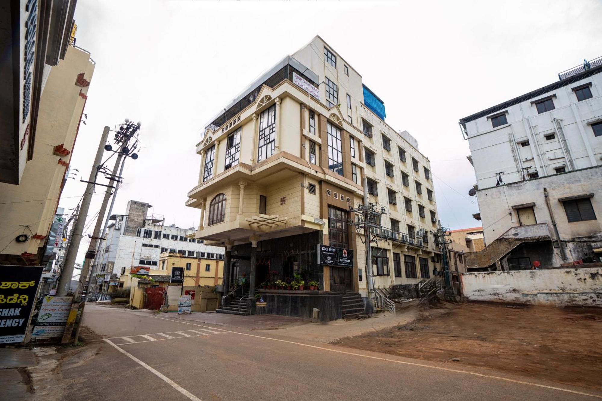 Hotel Vyshak International Mysore Exterior photo