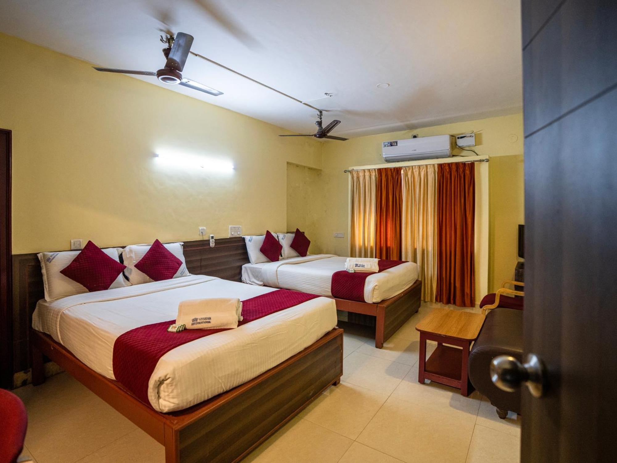 Hotel Vyshak International Mysore Exterior photo
